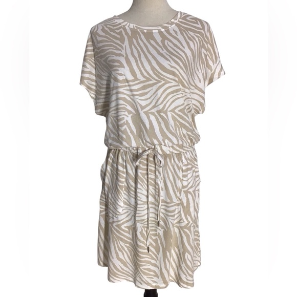 C&C California Barbara Dolman Sleeve Pocket Jersey Dress In Sand Zebra - Picture 3 of 9